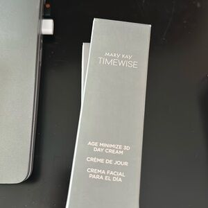 Mary Kay Timewise Age Minimize 3D Day Cream.